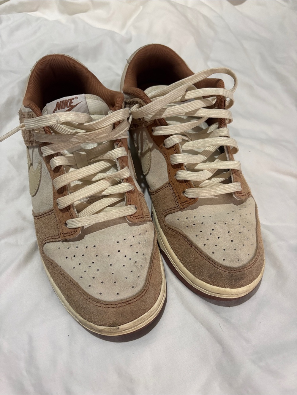 Nike Men’s Low-Top Sneakers in Beige and Brown
